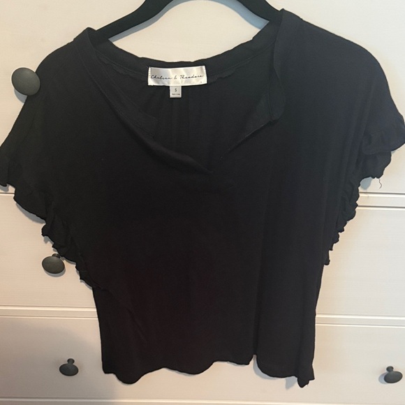 Chelsea & Theodore Black Short Sleeve Top - Picture 1 of 6